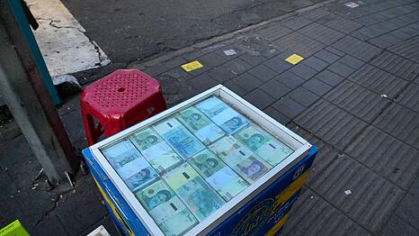 Die nahezu hundertprozentige Inflation im Iran hat die Preise f&uuml;r fast alle Waren verdoppelt. (Archivbild)