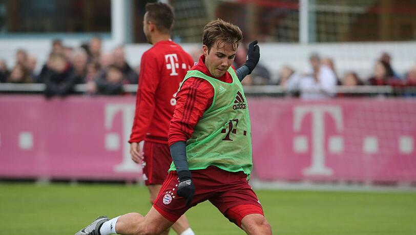 So wollen ihn die Bayern-Fans auch bald wieder im Spiel sehen: Mario Götze vor dem Torabschluss. So wollen ihn die Bayern-Fans auch bald wieder im Spiel sehen: Mario Götze vor dem Torabschluss.