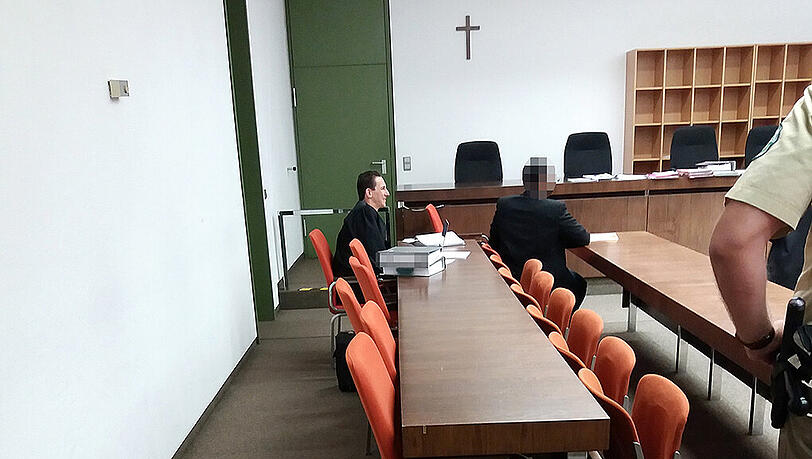 Der Brandstifter mit Anwalt Maximilian Grashey. Der Brandstifter mit Anwalt Maximilian Grashey.