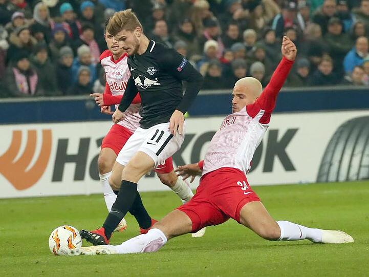 Marin Pongracic (rechts), hier noch im Trikot von RB-Salzburg, im Duell mit Leipzigs Timo Werner.