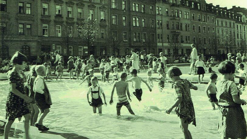 Die Postwiese in den 1930ern - Münchens größter Kinderspielplatz, schrieb einst AZ-Autor Sigi Sommer über das Planschbecken. Die Postwiese in den 1930ern - Münchens größter Kinderspielplatz, schrieb einst AZ-Autor Sigi Sommer über das Planschbecken.