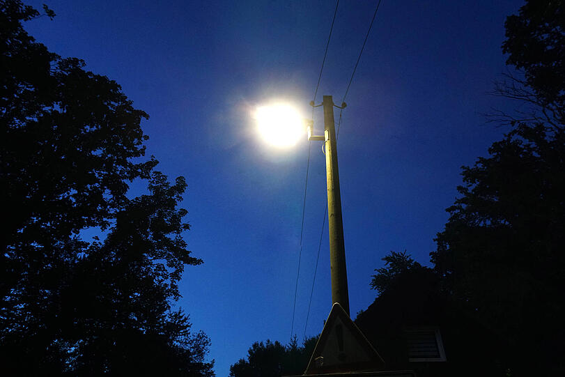 Zwei Männer attackieren einen Inder in der Chiemgaustraße und einen Bulgaren in der Schwanseestraße (Symbolbild)