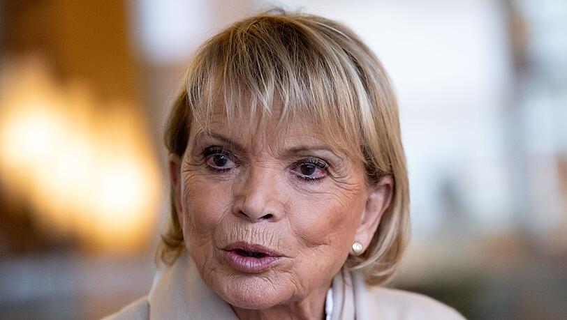 Uschi Glas, Schauspielerin, aufgenommen bei einem Interview mit der Deutschen Presse-Agentur.