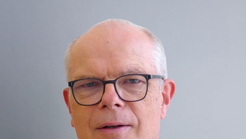 Wolfgang Rathert wurde 1960 in Minden geboren. Er studierte Musikwissenschaft in Berlin und promovierte über Charles Ives. Seit 2002 ist er Professor für Historische Musikwissenschaft mit Schwerpunkt 20. Jahrhundert an der Ludwig-Maximilians-Universität München. Wolfgang Rathert wurde 1960 in Minden geboren. Er studierte Musikwissenschaft in Berlin und promovierte über Charles Ives. Seit 2002 ist er Professor für Historische Musikwissenschaft mit Schwerpunkt 20. Jahrhundert an der Ludwig-Maximilians-Universität München.