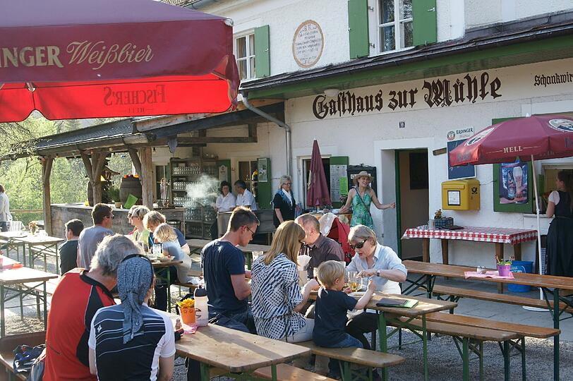 Prädikat: familienfreundlich. Und wenn&rsquo;s den Kleinen im Biergarten zu langweilig wird, gibt&rsquo;s immer noch die freie Natur drumherum.