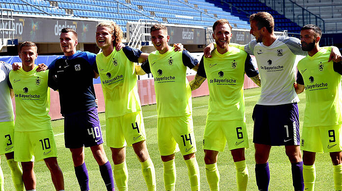 Jesper Verlaat (3.v.l.) und Albion Vrenezi (r.) zählen zu den besten Neuzugängen in der 3. Liga.