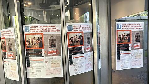 Die Aktions-Plakate am Sitz der Generalstaatsanwaltschaft.