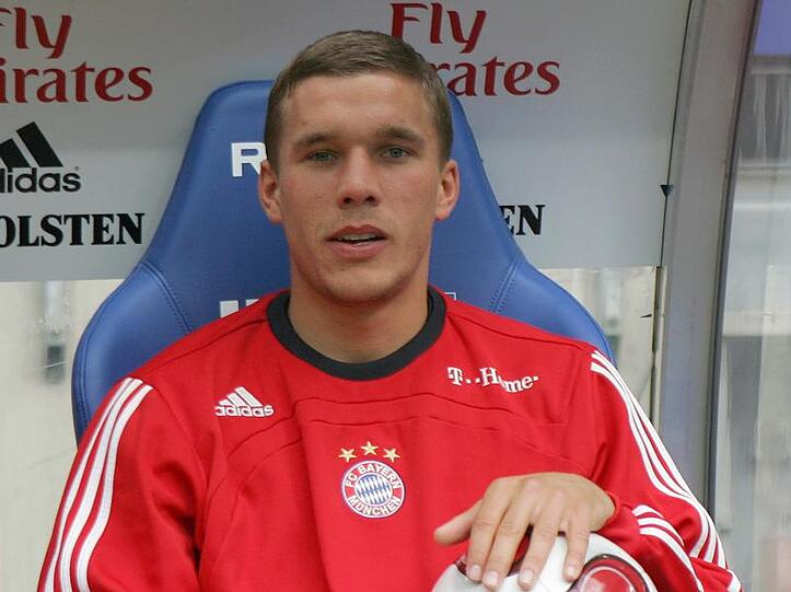 Podolskis ewiges Bankdrücken könnte bald ein Ende finden. Wenn die Bayern einen Topstar kriegen, würden sie ihn wohl gehen lassen.