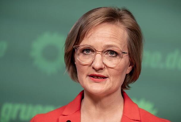 "Merz droht im Haushalt nur zu tricksen", warnt Franziska Brantner. "Merz droht im Haushalt nur zu tricksen", warnt Franziska Brantner.