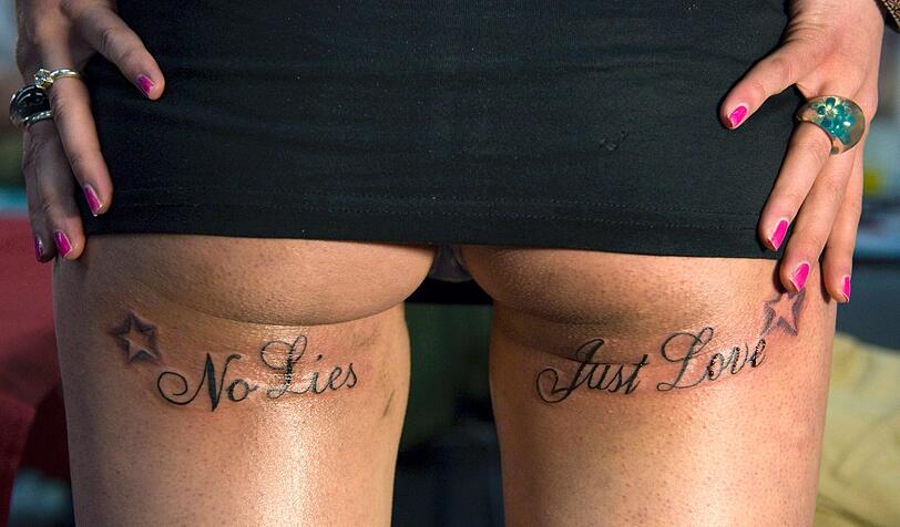 Der tiefere Sinn dieses Tattoos ist wohl nur der Trägerin bekannt.