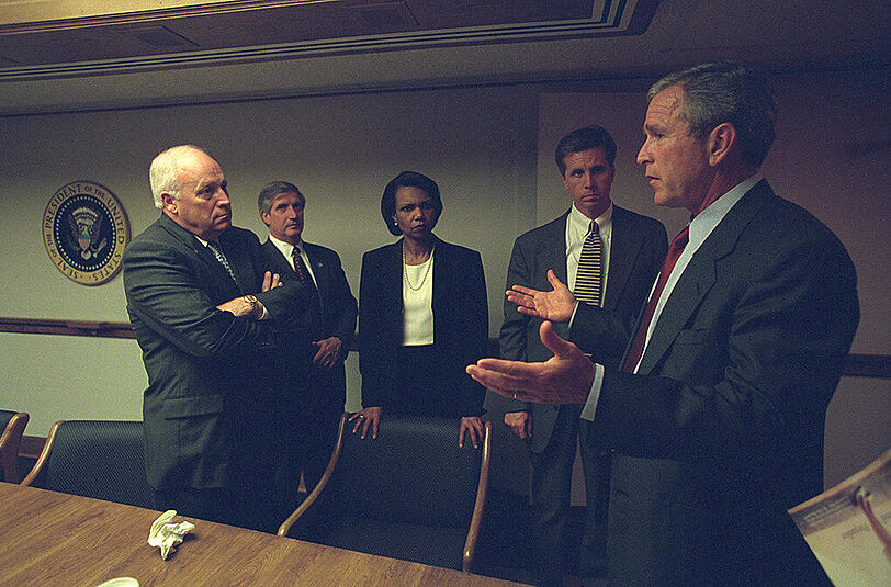 9/11 aus der Sicht der US-Regierung: Interne Fotos aus dem weißen Haus zeigen Vizepräsident Cheney, die Nationale Sicherheitsberaterin Condoleezza Rice, Außenminister Colin Powell und US-Präsident Bush am 11. September 2001.