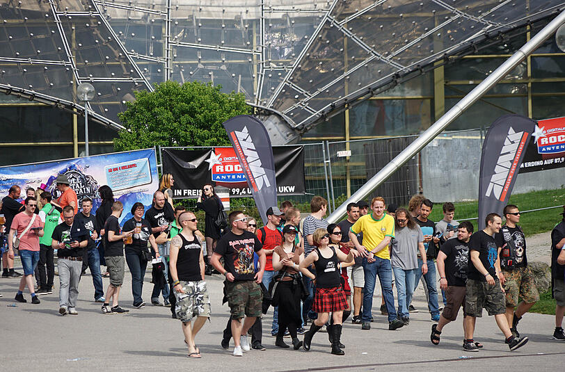 Die Bilder vom ersten Tag des Rockavaria-Festivals 2016 im Münchner Olympiapark.