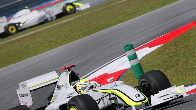 Jenson Button führt derzeit beim abgebrochenen Rennen in Malaysia. Jenson Button führt derzeit beim abgebrochenen Rennen in Malaysia.