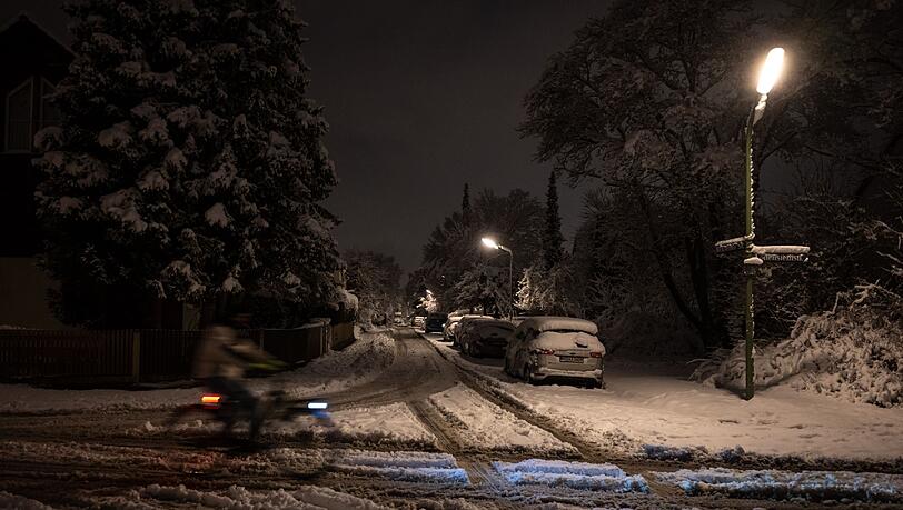 In den nächsten Tagen soll der Schnee in weiten Teilen Bayerns schmelzen. In den nächsten Tagen soll der Schnee in weiten Teilen Bayerns schmelzen.