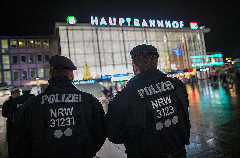 Mittlerweile hat die Polizei 16 Tatverdächtige in Bezug auf die Übergriffe in der Silvesternacht festgenommen.