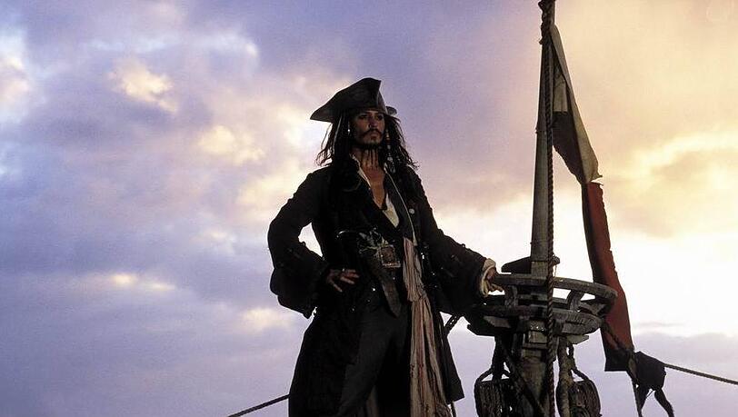 Captain Jack Sparrow segelt neuen Abenteuern entgegen Captain Jack Sparrow segelt neuen Abenteuern entgegen