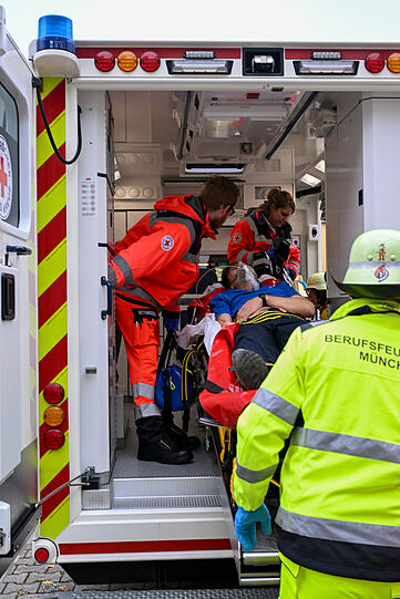 Feuerwehrübung, Luftrettung in München am 08.11.2024

Fotocredit:
Hannes Magerstädt
hannes@magerstaedt.de
Mobil.+49172 8178700