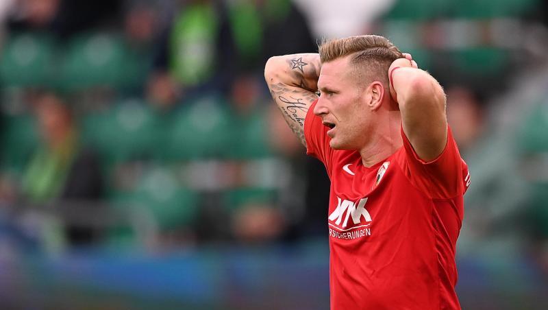 Augsburgs André Hahn ist positiv auf das Coronavirus getestet worden und fehlt dem FC Augsburg.