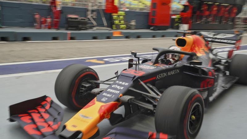 Der Niederländer Max Verstappen fuhr im ersten Training die Bestzeit. Der Niederländer Max Verstappen fuhr im ersten Training die Bestzeit.