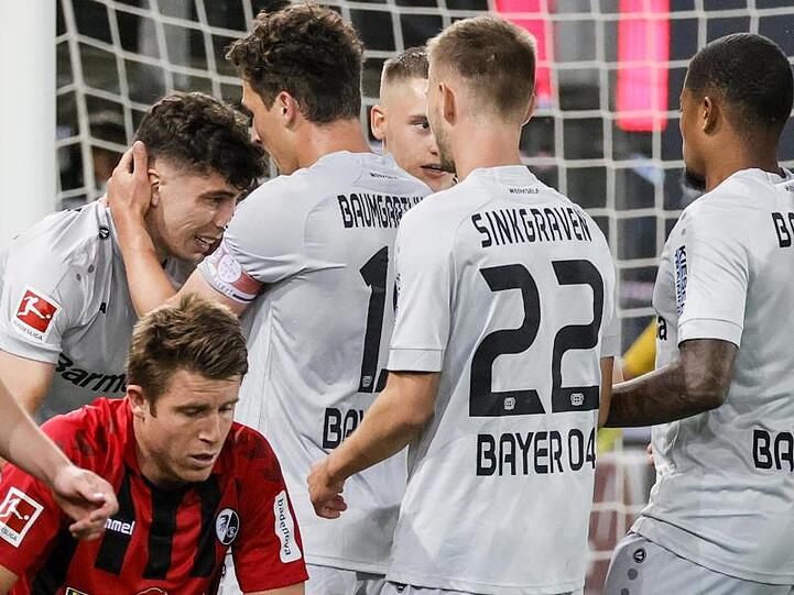 Leverkusen siegte in Freiburg dank Kai Havertz (l).
