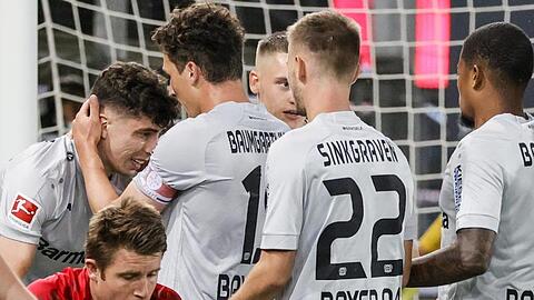 Leverkusen siegte in Freiburg dank Kai Havertz (l).