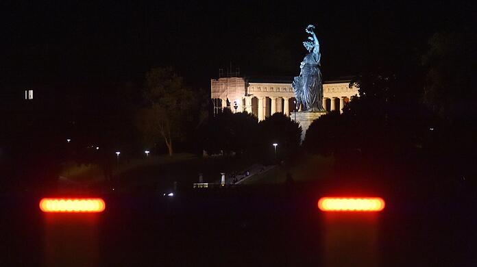 Keine Menschen, kaum Licht: So trist wird es Silvester auch sein auf der Theresienwiese. (Archivbild)