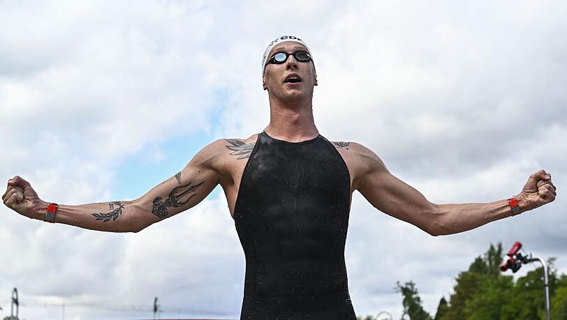 Florian Wellbrock feiert seinen zweiten EM-Titel im Freiwasserschwimmen. Florian Wellbrock feiert seinen zweiten EM-Titel im Freiwasserschwimmen.