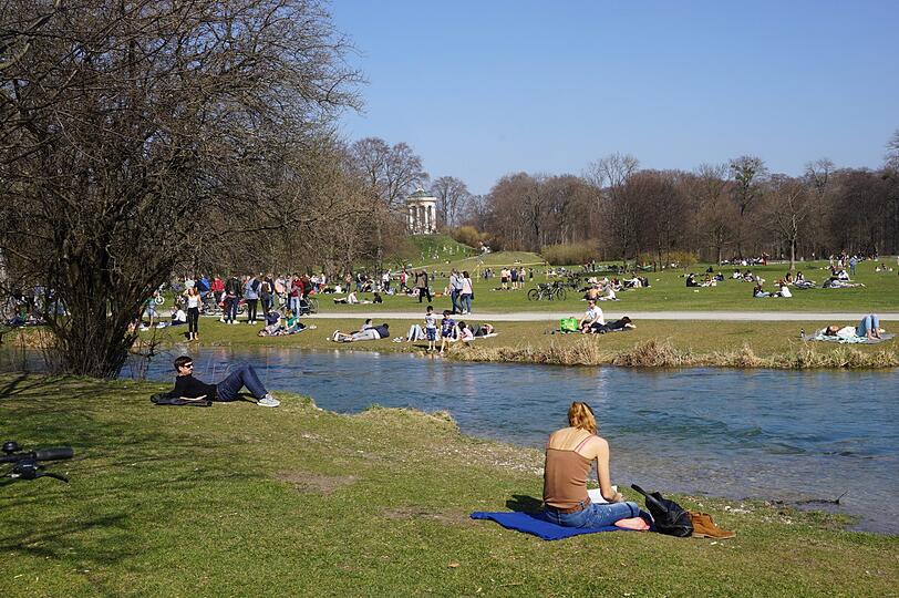 ... genossen andere einfach den Blick aufs Wasser.