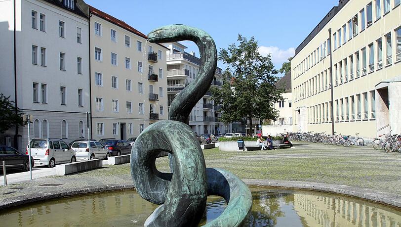 Die Tierklinik in der Königinstraße zieht um. Die Tierklinik in der Königinstraße zieht um.