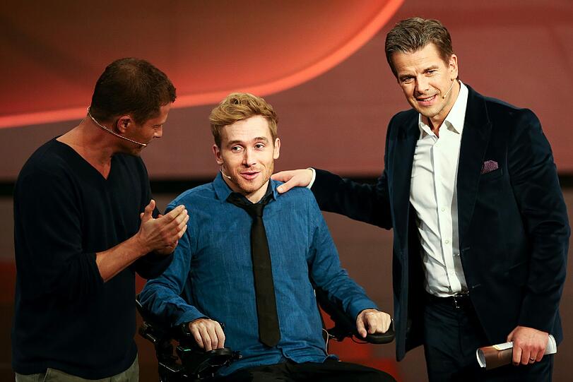 Til Schweiger (l.) und Markus Lanz (r.) mit dem früheren Wettkandidaten Samuel Koch.