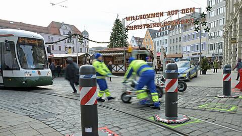 Die mobilen Poller an den Gleisen müssen bis zu 64-mal pro Stunde umgestellt werden. (Archivbild)