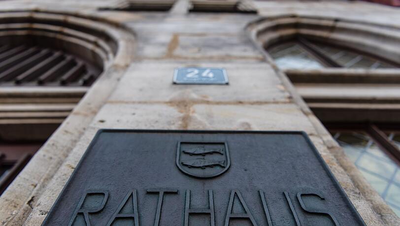 Die bayerischen Kommunen w&uuml;nschen sich vom Innenministerium Leitlinien, wie sie die neuen Verbotsm&ouml;glichkeiten bei Antisemitismus-Verdacht umsetzen sollen.