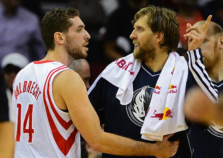Hatte nur eine kurze Zeit in der NBA: Tim Ohlbrecht (links).