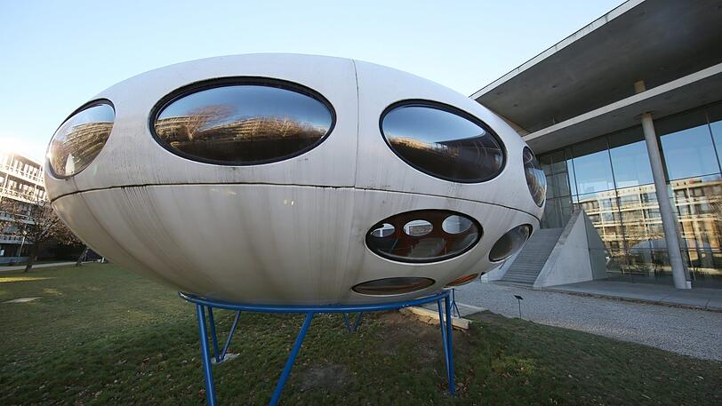 Das Futuro Haus hinter der Pinakothek der Moderne &ndash; es fehlen eigentlich bloß noch die grünen Männchen vom Mars.