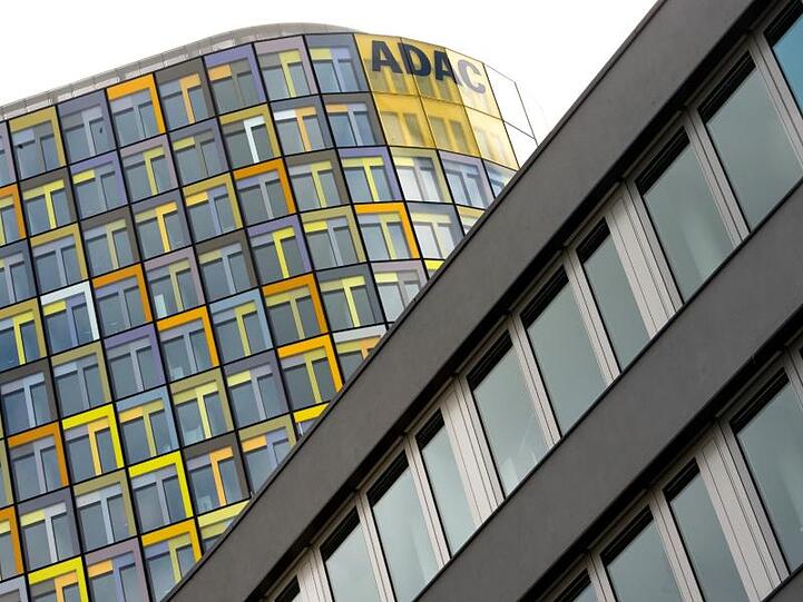 Die Fassade der ADAC-Zentrale. Foto: Peter Kneffel/Archiv