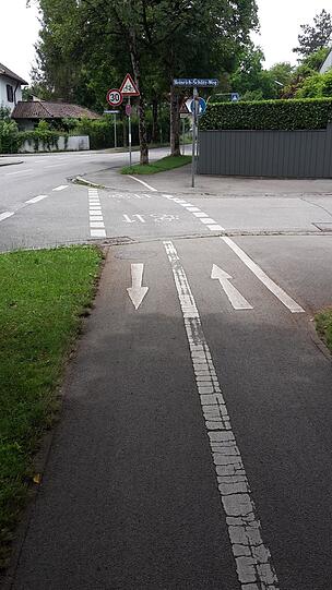 In der Maria-Eich-Straße gibt's Gegenverkehr auf der Kreuzung.