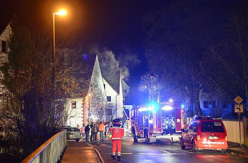 Rückblick in die Nacht zum 12. Dezember 2014: Der Gasthof, eine Scheune und ein Wohnhaus brennen.