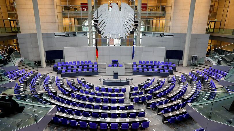 Ab heute sitzen hier über 700 Abgeordnete: Der Plenarsaal des Bundestages in Berlin.