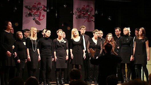 Der Münchner Chor "Rosige Zeiten". Der Münchner Chor "Rosige Zeiten".