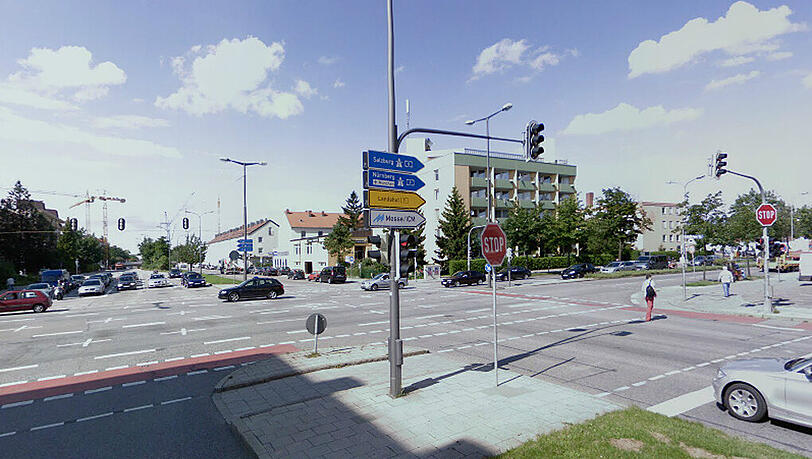 Frankfurter Ring an der Kreuzung zur Schleißheimer: Hier fand der schwere Unfall am Montagnachmittag statt. Frankfurter Ring an der Kreuzung zur Schleißheimer: Hier fand der schwere Unfall am Montagnachmittag statt.