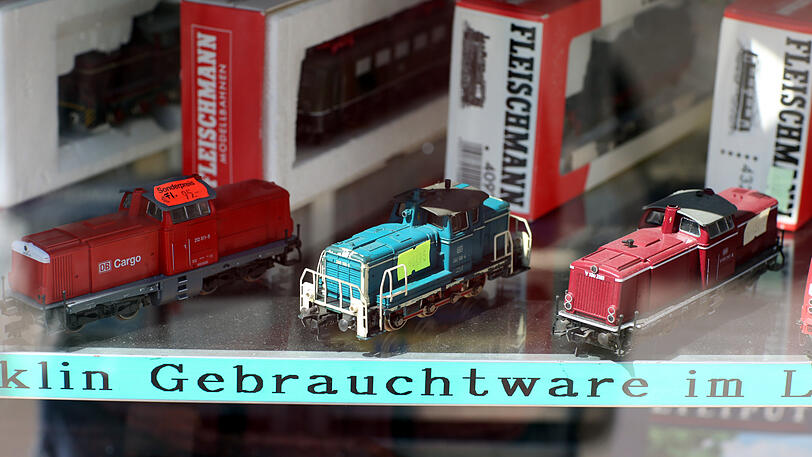 Schmalspurig: Bunte Loks im Modelleisenbahnladen am Ostbahnhof.