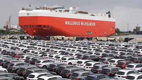 Neuwagen für den Export in die USA stehen auf dem Autoterminal der BLG Logistics Group in Bremerhaven.