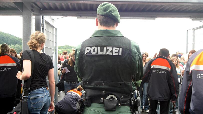 Polizeikontrolle an der Allianz Arena (Symbolbild) Polizeikontrolle an der Allianz Arena (Symbolbild)