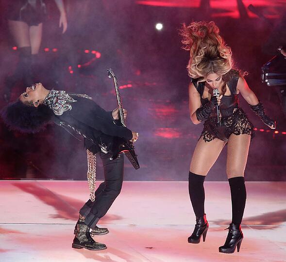 Super sexy im Superdome: Die Baltimore Ravens begeistern ihre Fans - und Sängerin Beyoncé Knowles legt in der Pause einen 13-minütigen Auftritt hin.