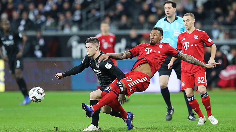 Shootingstar der Bundesliga: Luka Jovic (li.) von Eintracht Frankfurt, hier im Duell mit Jérôme Boateng vom FC Bayern.