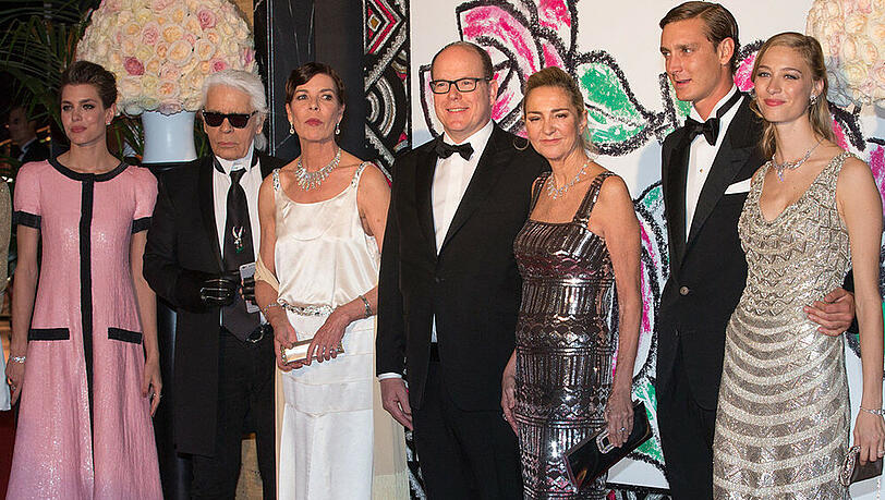 Charlotte Casiraghi, Karl Lagerfeld, Prinzessin Caroline von Hannover, Prinz Albert II. von Monaco, Paola Marzotto, Pierre Casiraghi und Beatrice Borromeo (v.li.) Charlotte Casiraghi, Karl Lagerfeld, Prinzessin Caroline von Hannover, Prinz Albert II. von Monaco, Paola Marzotto, Pierre Casiraghi und Beatrice Borromeo (v.li.)