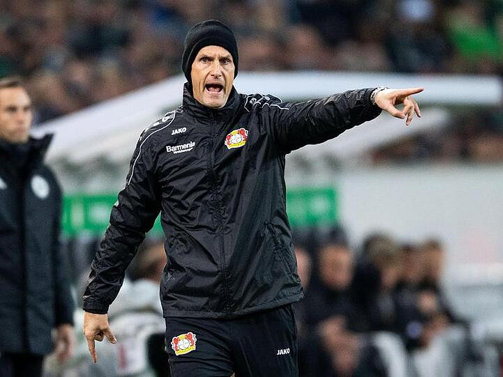 Bayer Leverkusens Trainer Heiko Herrlich ist sich mit den Spielern einig, dass die "Leidenschaft" fehlt.