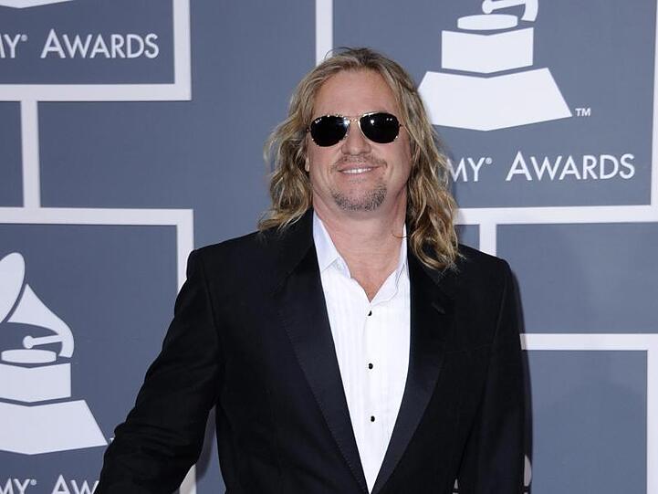 Val Kilmer schaut zurück und nach vorn.