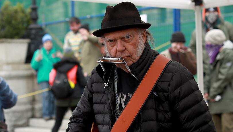 Neil Young hält mit seiner Meinung über Donald Trump nicht hinterm Berg.