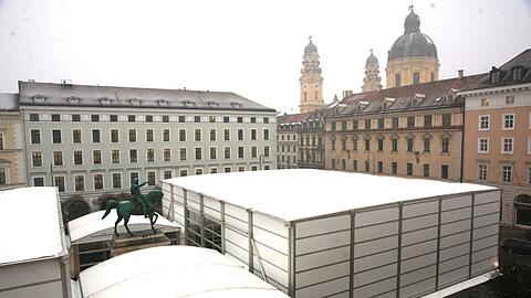 Das neue Medienzentrum am Wittelsbacherplatz für die am Freitag beginnende Sicherheitskonferenz steht bereit.